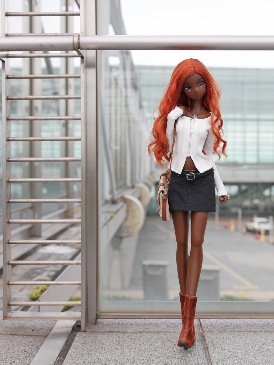 ルビーちゃん、お出かけついでに試作トップスの着心地をチェック中。🙂

#スマートドール
#smartdoll