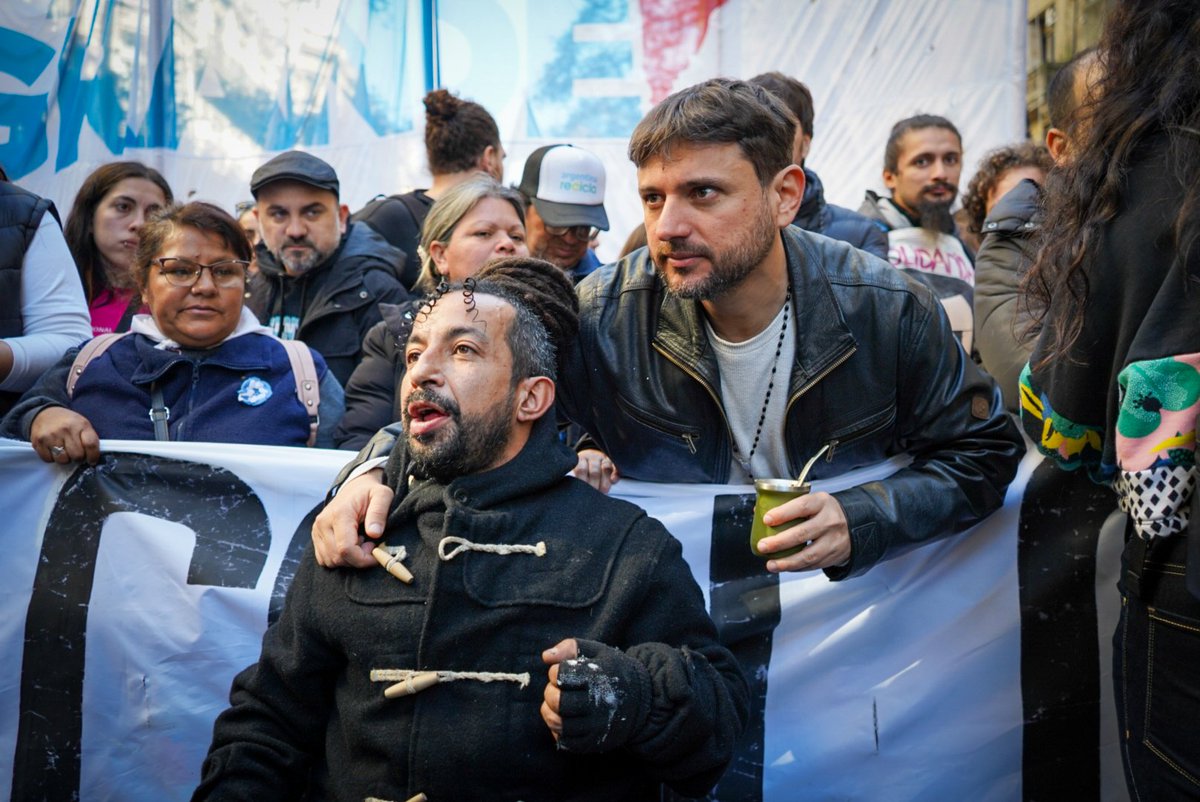 jonydelasillaok's tweet image. No nos han vencido.
Un millón de razones para seguir luchando.
#ArgentinaConCristina