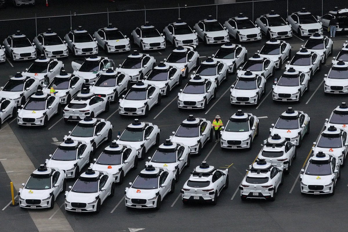 Uber drivers: you should consider your next career move. Waymo fleet expanding.