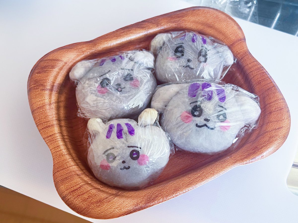 어떻게든 포도맛왕밤빵을 만글겟다는 의지
오늘은 포도맛 향료도 넣어서 포도향도 남ㅎㅎ🍇💜