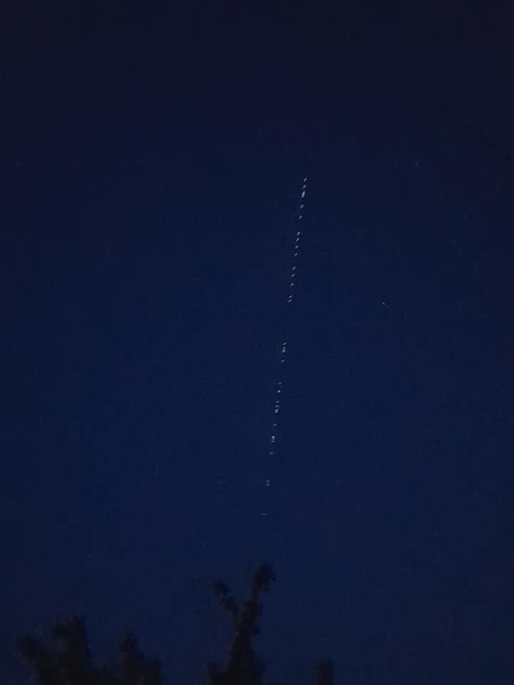 🇲🇽🛰️ Y si uno no era suficiente, ¡otro tren para MÉXICO! 👀
Este miércoles, el Pacífico y norte del país podrían ver otro tren Starlink de 23 satélites en fila. Ocurrirá entre 21:02-21:20 hora del centro, especialmente para estados alrededor de Coahuila.

¡COMPARTE! 🔁❤️