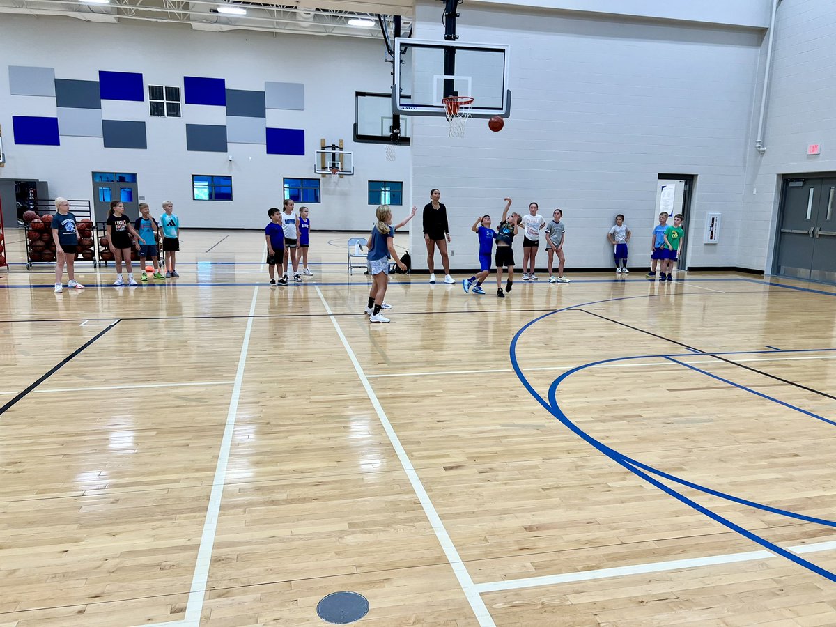 gvbacademy's tweet image. Huge thank you to Bennington Basketball Association for having us out the last three days! We had a great time in the gym working with your kids. Loved seeing their willingness to step outside their comfort zone, compete, and grow. Bright future ahead! 🤝🏀 #PlayerDevelopment
