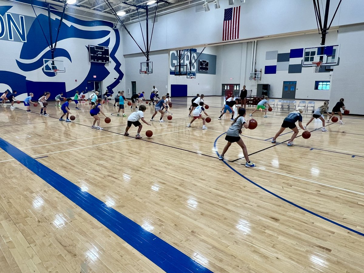 gvbacademy's tweet image. Huge thank you to Bennington Basketball Association for having us out the last three days! We had a great time in the gym working with your kids. Loved seeing their willingness to step outside their comfort zone, compete, and grow. Bright future ahead! 🤝🏀 #PlayerDevelopment