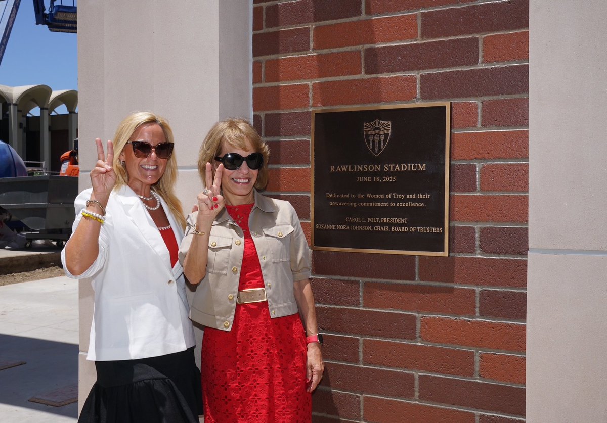 ADJenniferCohen's tweet image. Rawlinson Stadium coming soon! Today we got to recognize @PresidentFolt for making this incredible project a reality. Canβt wait to celebrate the grand opening with the Trojan Family on August 17!β½οΈπ₯βοΈ