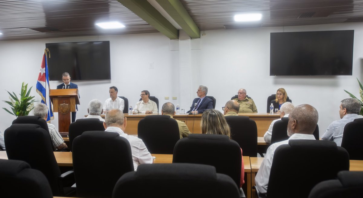 Asistí a ceremonia de constitución de Comisión Nacional de Derecho Internacional Humanitario (CONADIH), institución que asesorará y asistirá en difusión de principios del DIH en nuestro país.

#Cuba reafirma su compromiso con aplicación efectiva del DIH.