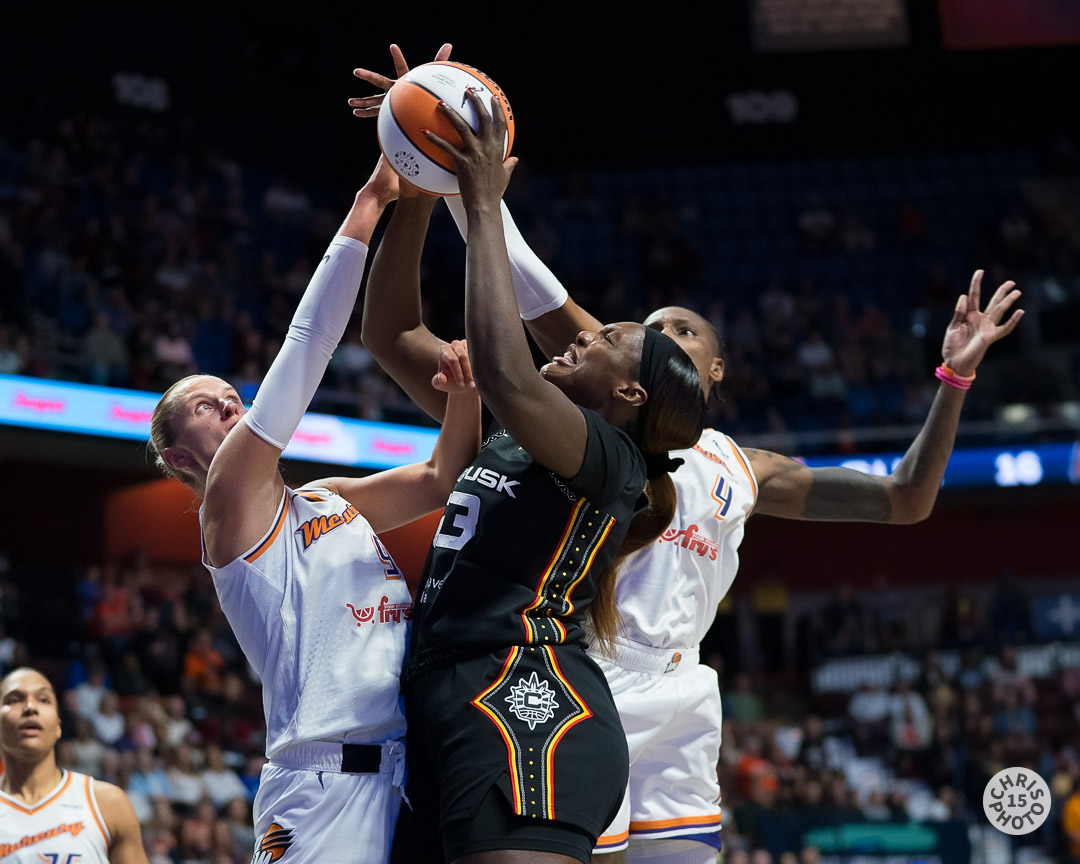 chrisphoto15's tweet image. The @PhoenixMercury are up 48-36 over the @ConnecticutSun at the half. Tune in for the second half.