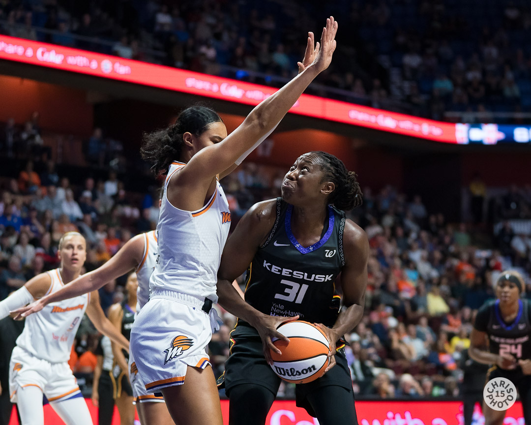 chrisphoto15's tweet image. The @PhoenixMercury are up 48-36 over the @ConnecticutSun at the half. Tune in for the second half.