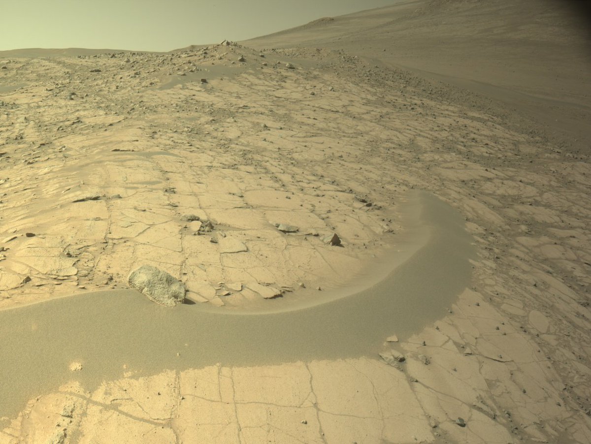 NASAMars's tweet image. Old school! No, REALLY old. The Perseverance rover has been investigating what could be some of the oldest rock ever to be explored on the surface of Mars. More on the mission blog: science.nasa.gov/mission/mars-2…