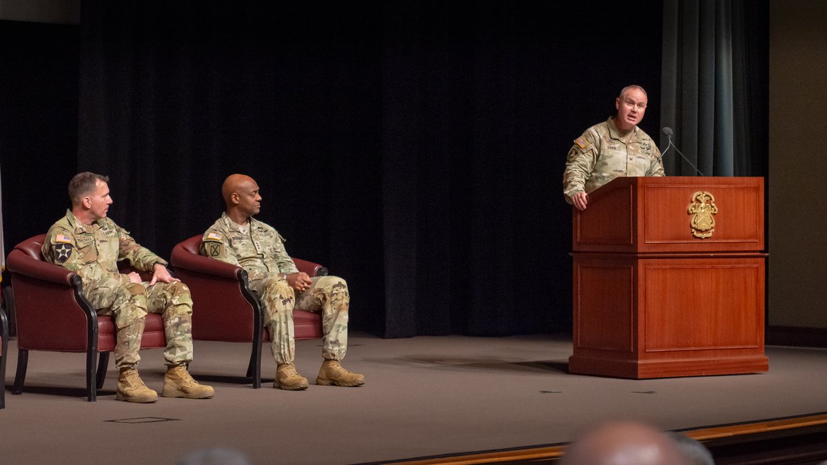 ArmyUniversity's tweet image. @ArmyUniversity welcomed COL Ethan Diven as the next Provost & @USACGSC’s Dep. Commandant in an Assumption of Responsibility ceremony WED.
COL Diven assumed command following BG Jason Rosenstrauch.
Diven joins the team from the NTC, Operations Group at Fort Irwin, CA.