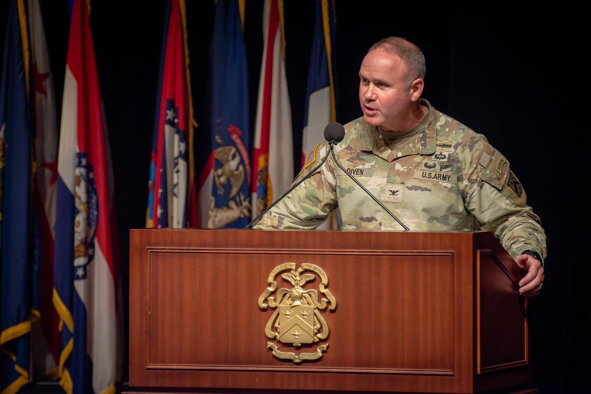 ArmyUniversity's tweet image. @ArmyUniversity welcomed COL Ethan Diven as the next Provost & @USACGSC’s Dep. Commandant in an Assumption of Responsibility ceremony WED.
COL Diven assumed command following BG Jason Rosenstrauch.
Diven joins the team from the NTC, Operations Group at Fort Irwin, CA.