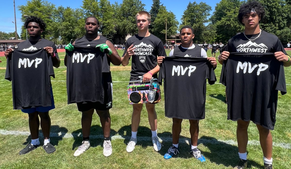 Andrew Nemec (@andrewnemec) on Twitter photo Northwest Showcase: Overall camp MVPs position-by-position - and breakout performances.
It starts with this: <a href="/_hoodiemike/">Mike Taylor</a> is a national recruit!
sportingnews.com/us/high-school… Northwest Showcase: Overall camp MVPs position-by-position - and breakout performances.
It starts with this: <a href="/_hoodiemike/">Mike Taylor</a> is a national recruit!
sportingnews.com/us/high-school…