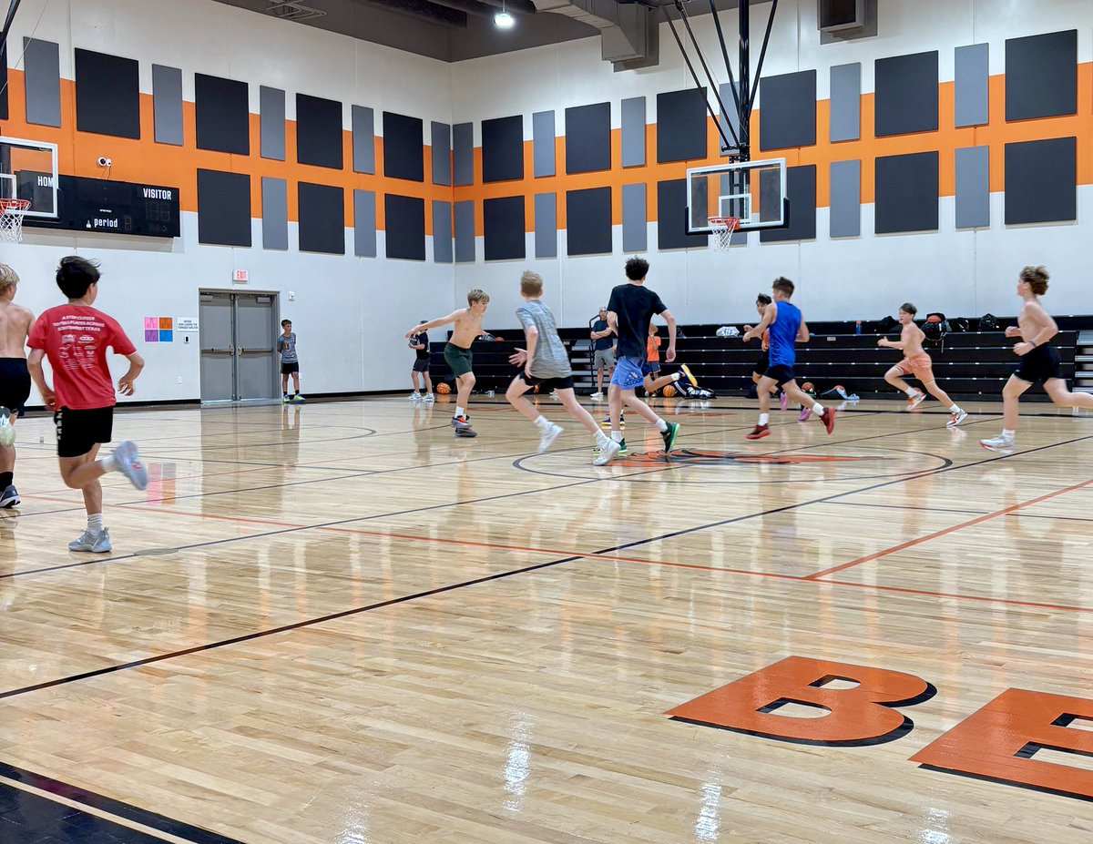 AledoMBB's tweet photo. MS open gym!!! These kids showed up and competed… future looks good! #Bearcatsbasketball #CTTP @AledoISD https://t.co/q0WIsmyPLM