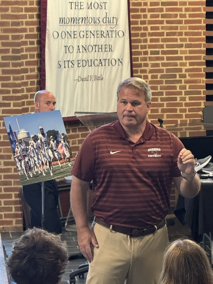 Great day at the Noke!#wintheouts ⁦<a href="/RoanokeFB/">Roanoke College Football</a>⁩