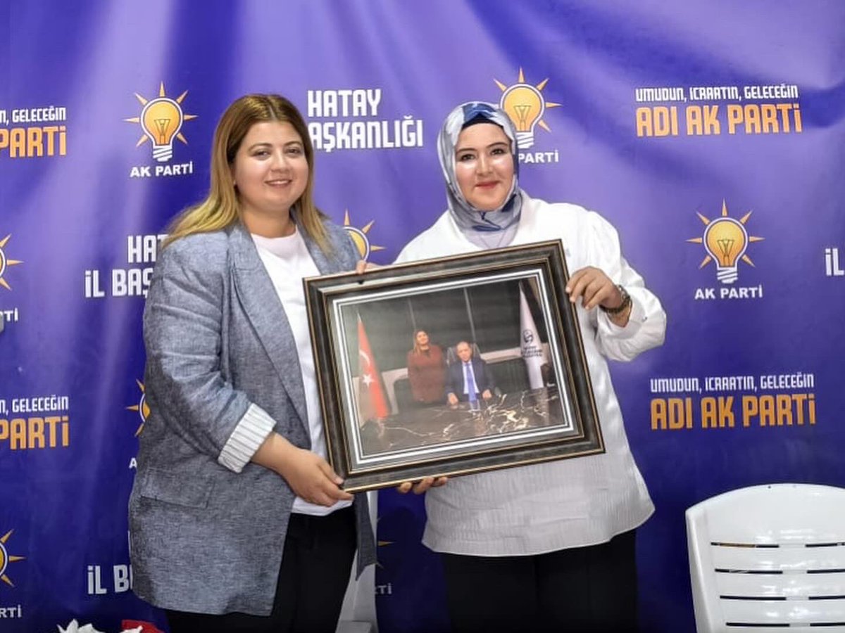 ZMevvasoglu's tweet photo. Davamız , aşkımız , inancımız bir.
Adanmışlıkla çıktığınız bu hizmet yolunda dün de bugün de yarın da her zaman yanınızdayız.
AY YÜZÜMÜZ , YILDIZ GÖZÜMÜZ 
BİZ BU TOPRAĞIN ÖZÜYÜZ🇹🇷💡🇹🇷
@rterdogan 
@h.yayman 
@ademyesildaltr 
@dr.mustafa.erdogan 
@avfatmagulcalim 
@m_boyacioglu https://t.co/tEI1KeHHPp