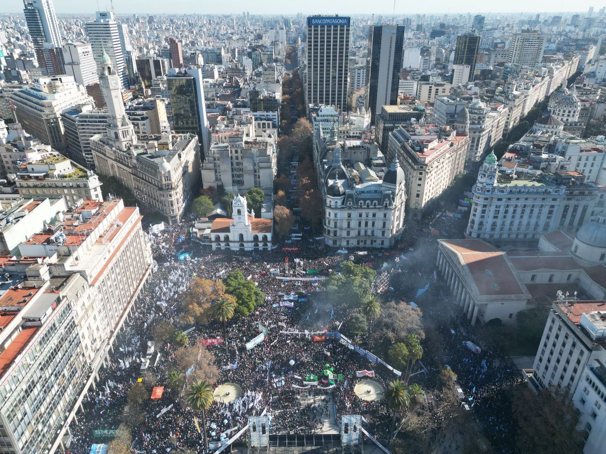 Donde hay que estar 🤍🇦🇷.

El PERONISMO UNIDO en defensa de la DEMOCRACIA, en contra de la proscripción y del gobierno de Milei que está haciendo pedazos la Argentina.

Vamos a volver!!! ✌🏼🤍