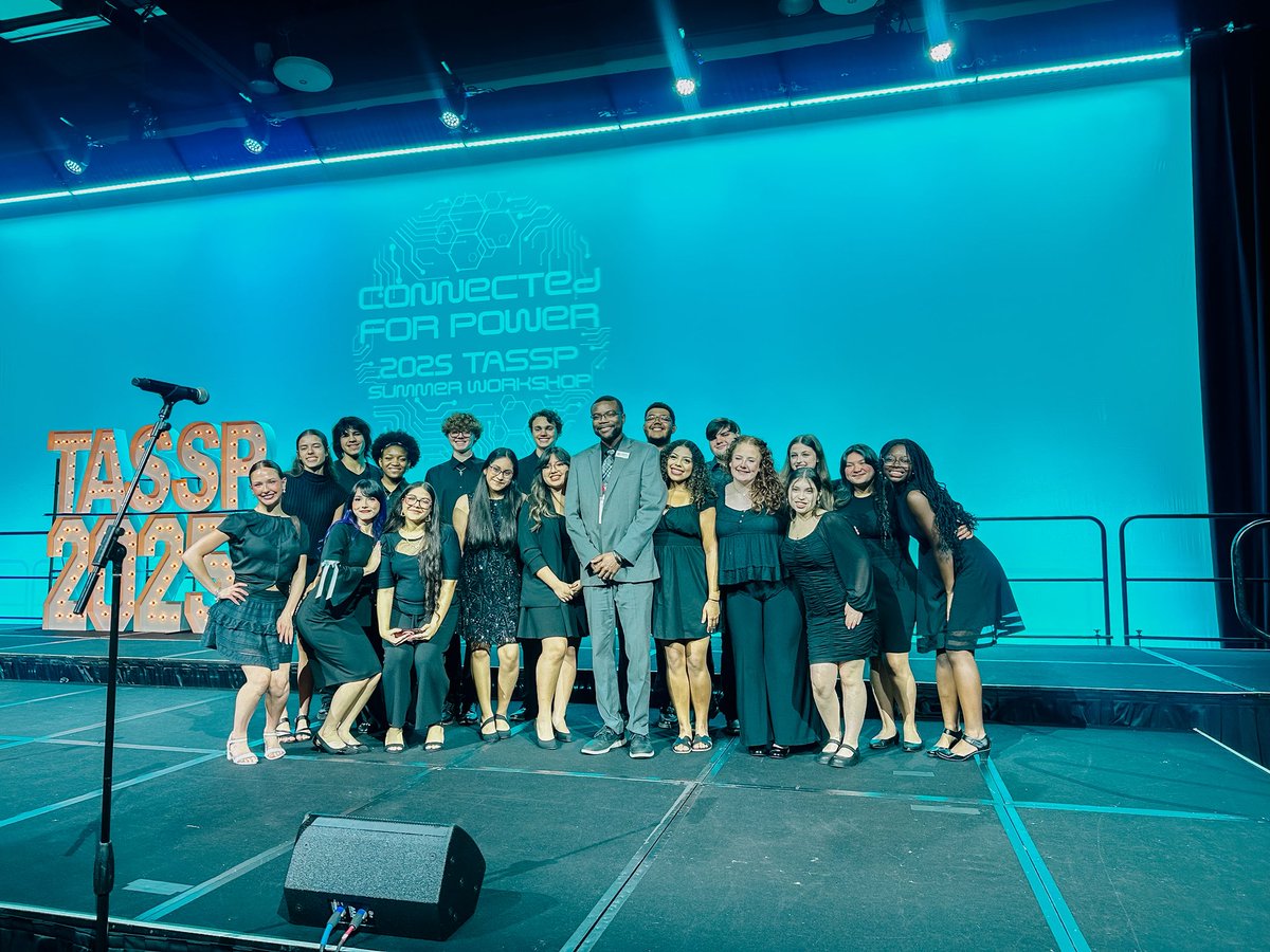 CTChorale's tweet image. RVB had the true honor of performing our national anthem at the 2025 TASSP Principals conference today! Live Purple, Sing Gold!
