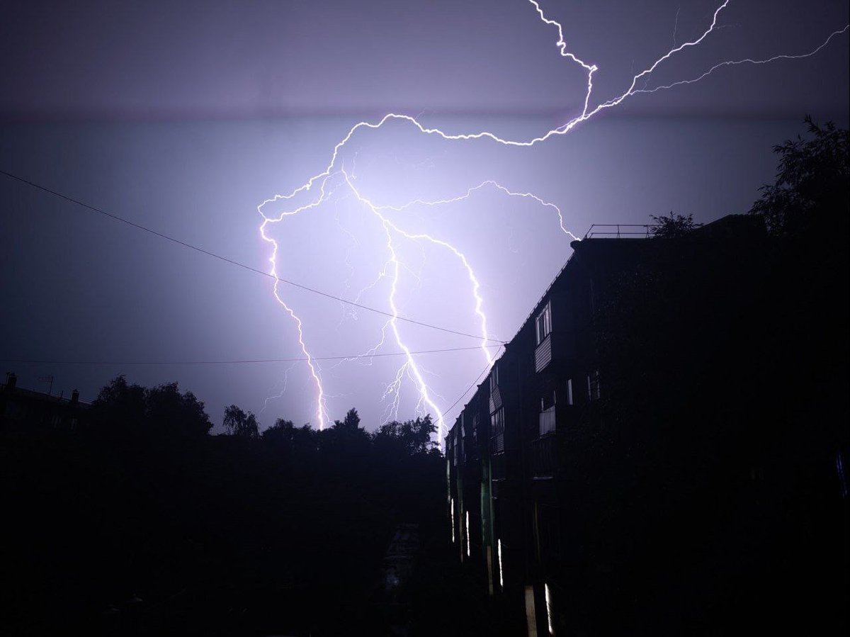 irene_makarenko's tweet photo. June 18, add. #Wednesday
#ClimateAwareness🚩keep informed  

🚨M 5.4 earthquake in the Pacific Ocean near #ElSalvador
🌪️Tornado in Syracuse province, Sicily, #Italy
⚡️Intense night thunderstorm in Omsk, #Russia 
🌊512 cities and streets in Guangdong prov hit by heavy rain, #China https://t.co/Rv9K7oEG1O