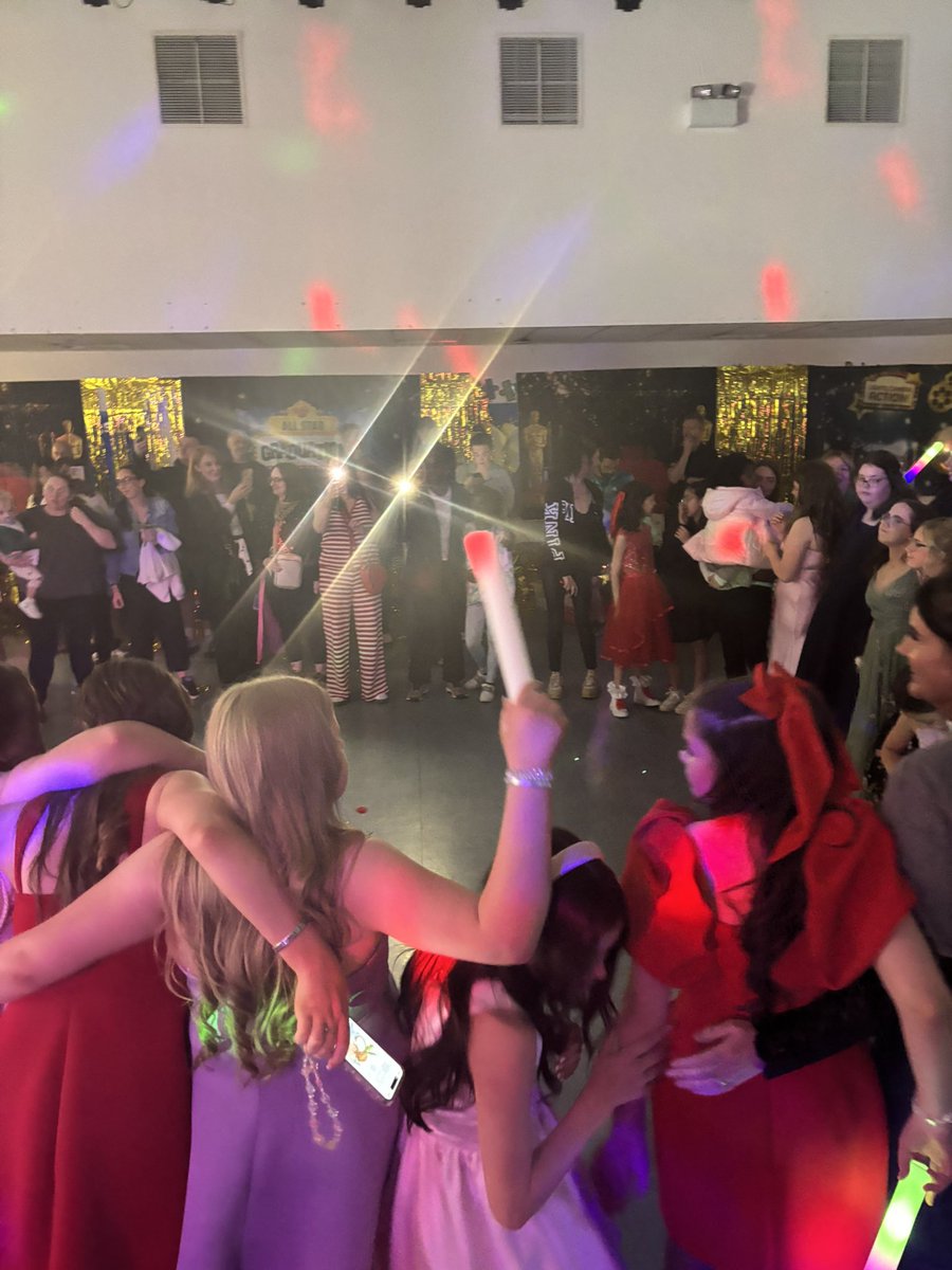 Leavers 2025. 💫

A brilliant prom for a brilliant group of children. It was so lovely to celebrate our P7 children at their prom tonight looking so mature and grown up in their best ‘red carpet’ attire. They arrived and left in style in a ‘bonkers bus’.🕺🏻💃Lots of dancing and