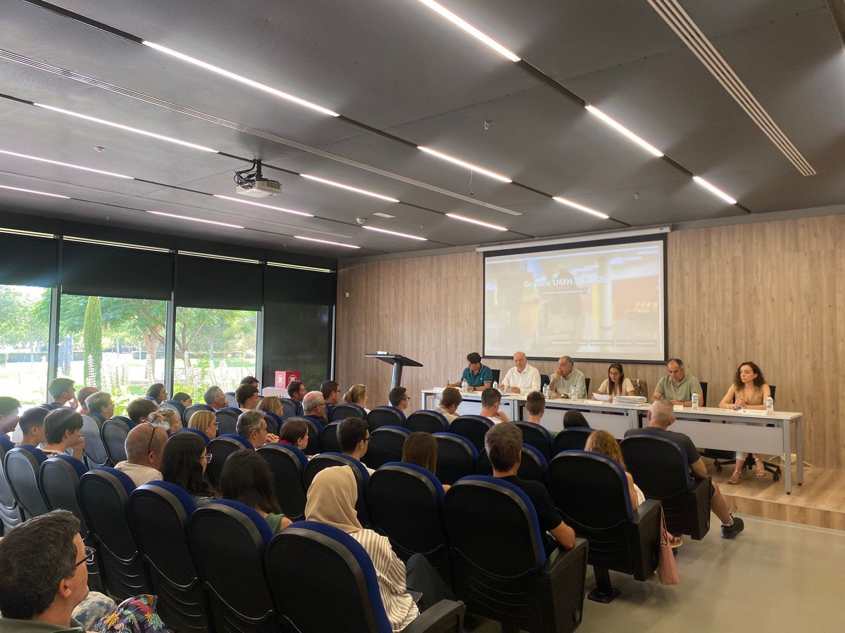 Hoy, la <a href="/UniversidadMH/">UMH</a>  ha celebrado un acto de reconocimiento al estudiantado y profesorado de las Olimpiadas de Economía y otras disciplinas. 🏅 Se premiaron logros y se entregaron certificaciones a todos los participantes. ¡Gracias por el apoyo! 🙌 #UMH #Olimpiadas #Economía