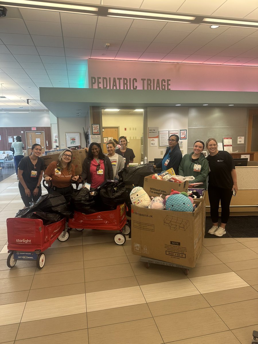 NDCL Campus Ministry (@ndclcampmin) on Twitter photo Toys 🪀🧸 = Delivered ✅‼️ Our friends at <a href="/UHRainbowBabies/">UH Rainbow Babies</a> stopped by yesterday to pick up all of the toys donated during Exam Week! Thanks to <a href="/NDCL_gbball/">NDCL Girls Basketball</a> for taking a break during their lift to assist.
#NDCLCampusMinistry | #LivingTheTruthInLove Toys 🪀🧸 = Delivered ✅‼️ Our friends at <a href="/UHRainbowBabies/">UH Rainbow Babies</a> stopped by yesterday to pick up all of the toys donated during Exam Week! Thanks to <a href="/NDCL_gbball/">NDCL Girls Basketball</a> for taking a break during their lift to assist.
#NDCLCampusMinistry | #LivingTheTruthInLove