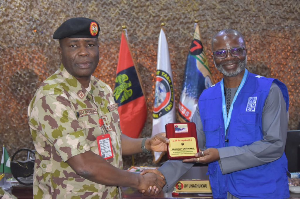 RsfNach's tweet photo. On behalf of the UNDP Resident Representative for Nigeria, I paid a courtesy visit to the newly appointed Theater Commander for Northeast, and Brig Gen UV Unachukwu, Acting GOC 7 Division Nigerian Army. UNDP commitment to community security and safety reaffirmed. https://t.co/qYIJ18KC7V