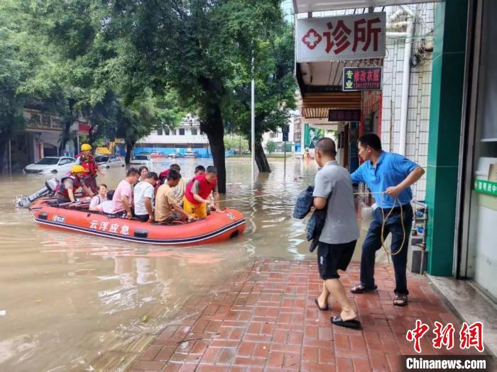 irene_makarenko's tweet photo. June 18, add. #Wednesday
#ClimateAwareness🚩keep informed  

🚨M 5.4 earthquake in the Pacific Ocean near #ElSalvador
🌪️Tornado in Syracuse province, Sicily, #Italy
⚡️Intense night thunderstorm in Omsk, #Russia 
🌊512 cities and streets in Guangdong prov hit by heavy rain, #China https://t.co/Rv9K7oEG1O