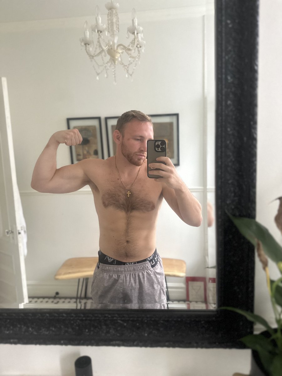 आज बुधवार है, मास्टर को भुगतान करने का समय है!
तुम जानते हो कि मैं इसके लायक हूँ!
तुम घुटनों पर बैठो और मुझे खुशी दो।
इस पोस्ट को लाइक और शेयर करो ताकि दूसरे सब्स भी जान सकें!