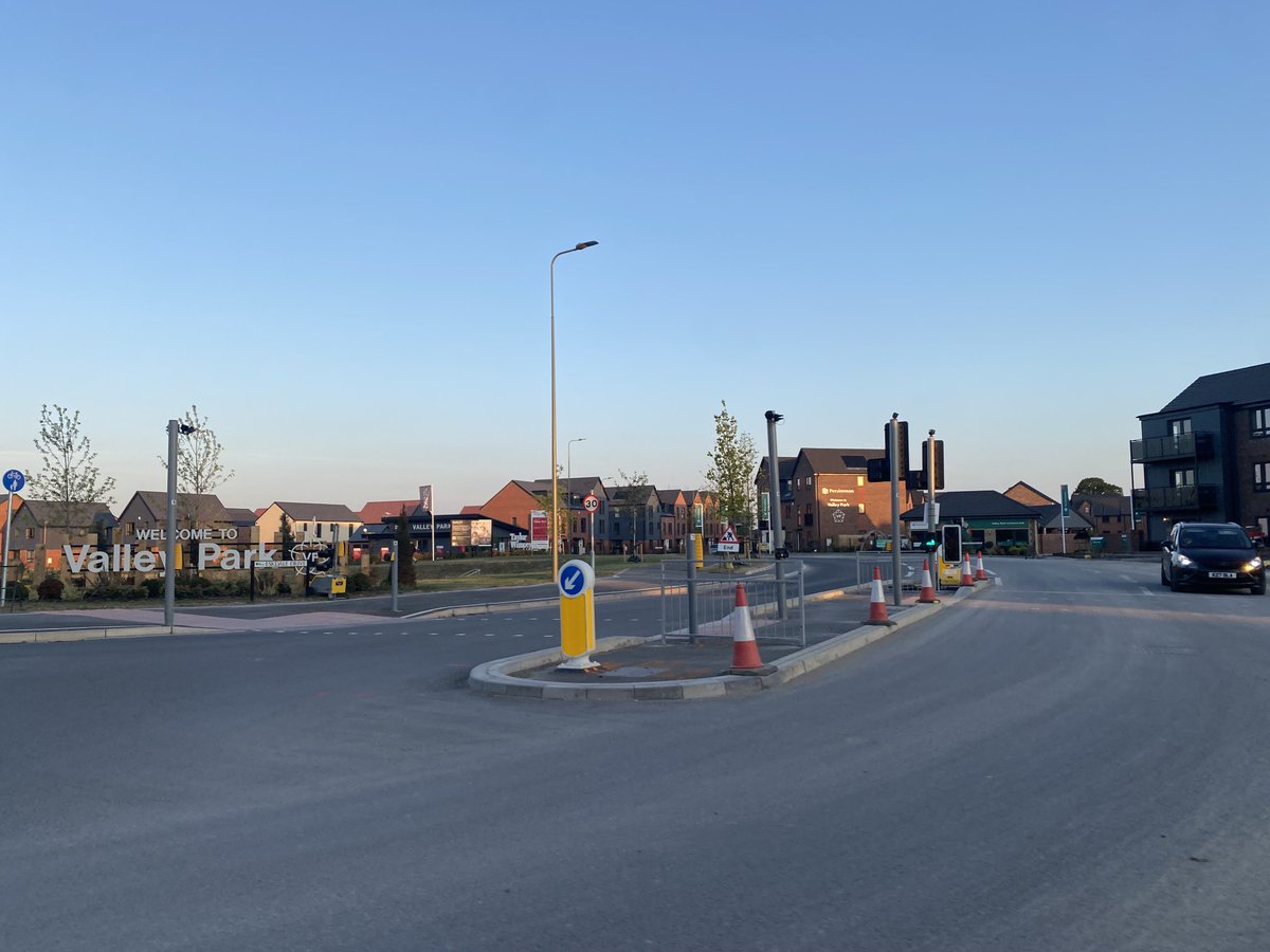 Great progress at Valley Park by ⁦<a href="/TaylorWimpey/">Taylor Wimpey</a>⁩ and ⁦<a href="/PersimmonHomes/">persimmonhomes</a>⁩