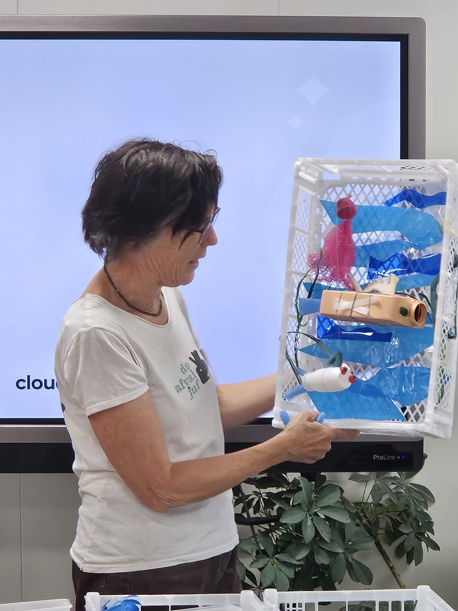 raadvanlelystad's tweet photo. 7 ideeën voor #Lelystad uit de Kinder-Ideeënmarkt worden dit jaar verder uitgewerkt, op 16 september wordt erover gestemd. Eén van de gerealiseerde projecten van vorig jaar is het #plasticsoep project waarbij een workshop werd gegeven. Hier een paar foto’s van dit leuke project: https://t.co/cnInDUg5AS