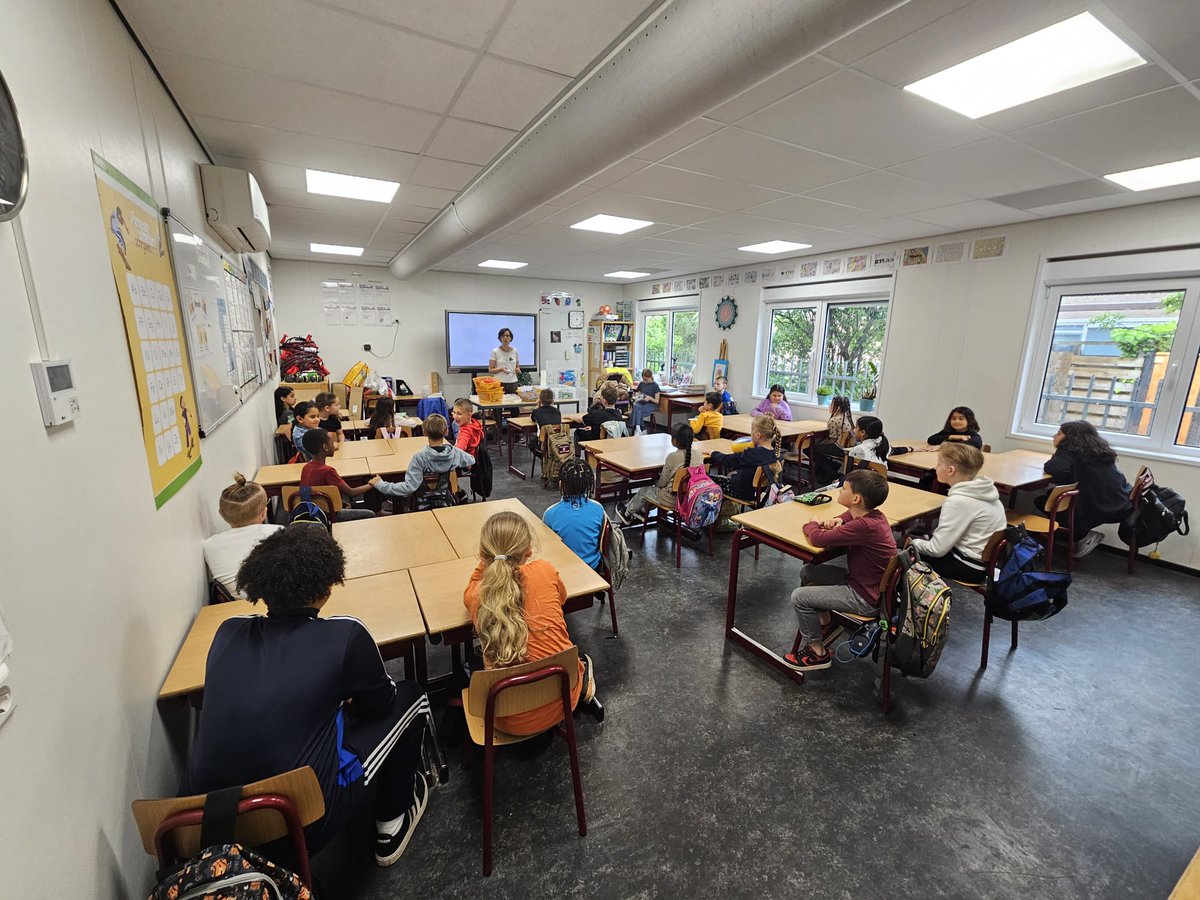 7 ideeën voor #Lelystad uit de Kinder-Ideeënmarkt worden dit jaar verder uitgewerkt, op 16 september wordt erover gestemd. Eén van de gerealiseerde projecten van vorig jaar is het #plasticsoep project waarbij een workshop werd gegeven. Hier een paar foto’s van dit leuke project: