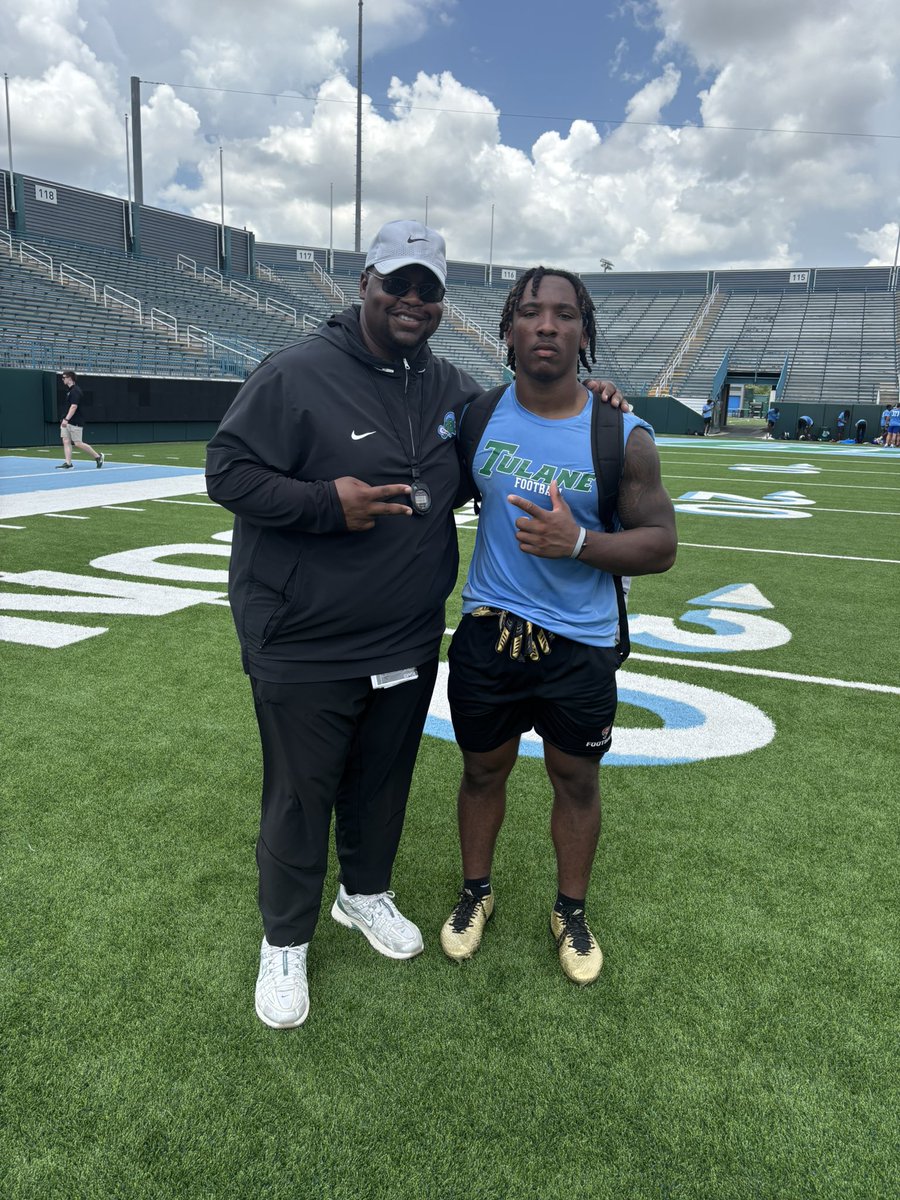 jrmosley3's tweet image. Had a good day competing at the @GreenWaveFB camp ! 
Thank you coach @coachbhays for coaching me up today looking forward to being back ! 
@BucsFootball @RecruitHoover @IsaiahDJackson @coachCEnglish @GeauxBeaux8 @coachBoo81 @73_darryl