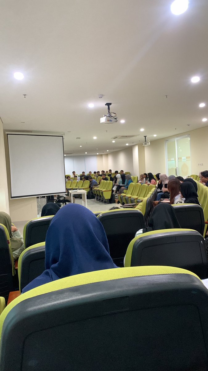 fiyyann23's tweet photo. Masuk Ilmu Komunikasi UPNVJT tuh bukan cuma kuliah, tapi juga belajar hidup bareng orang-orang keren. Bangga banget jadi bagian dari Ilmu Komunikasi UPNVJT🤩‼️

#banggaupnvjt 
#h25komdigupnvjt https://t.co/KrsI9Dl9CJ