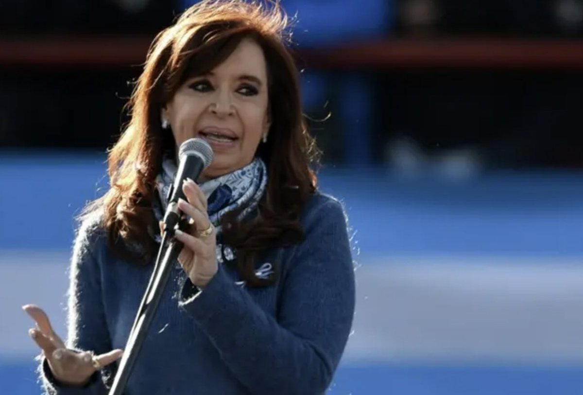 WRADIOMexico's tweet photo. #AsíLasCosasConLoret | @Agulman, periodista.

🔴Marcha a favor de Cristina Kirchner en Argetina.

🎙️#AlAire con @CarlosLoret.
🎧 https://t.co/VLC50JNExs https://t.co/UYLLK3y3Oj