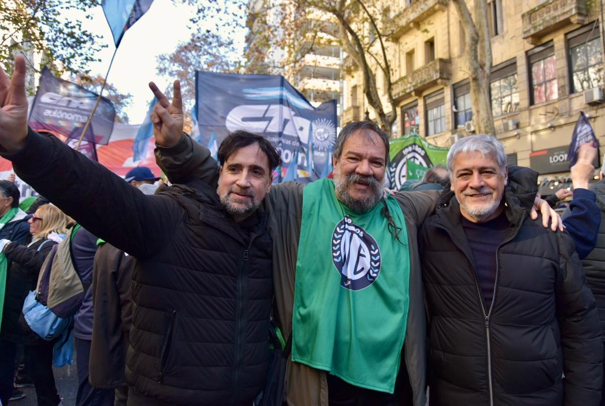 Participando de la marcha en defensa de la democracia, contra la proscripción y presecución política de la ex presidenta <a href="/CFKArgentina/">Cristina Kirchner</a>