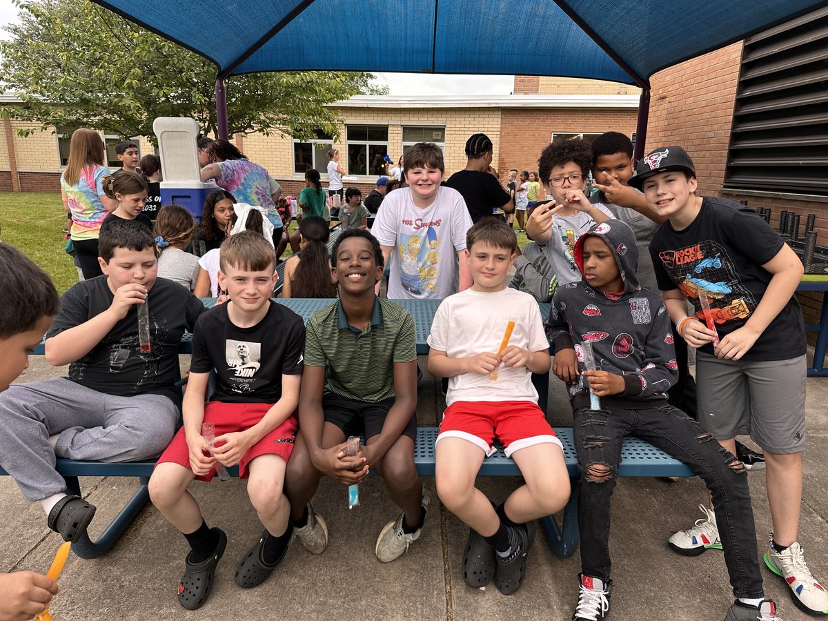 Longridge Elementary (@longridgegcsd) on Twitter photo Smiles everywhere at Field Day today!! Longridge is THE place to be!! 💙🐬 <a href="/lampman_kelly/">Kelly Lampman</a> <a href="/GCSDcommschools/">GCSD Community Schools</a> Smiles everywhere at Field Day today!! Longridge is THE place to be!! 💙🐬 <a href="/lampman_kelly/">Kelly Lampman</a> <a href="/GCSDcommschools/">GCSD Community Schools</a>