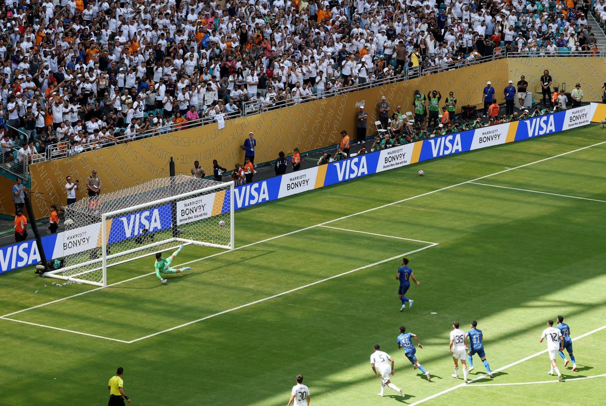 I   C   O   N   I   C