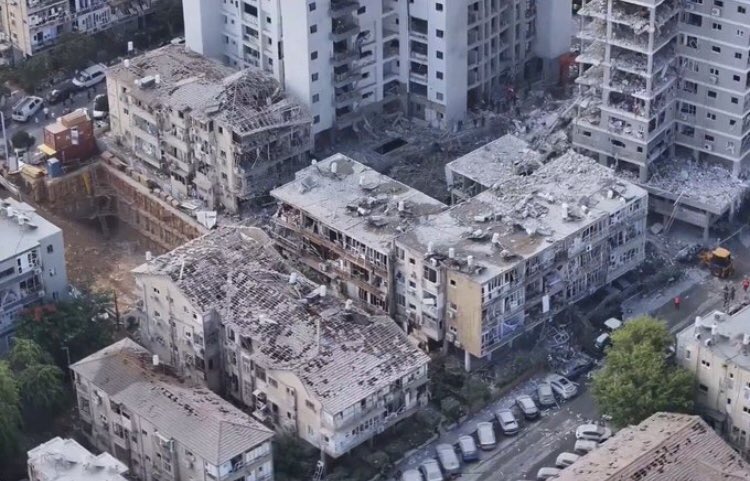 SaviourUpdates's tweet photo. ⚡️JUST IN:

1,500 Israeli settlers left homeless in Bat Yam, Tel Aviv.

 Source: Israeli Channel 12 https://t.co/BdSai1T7s0