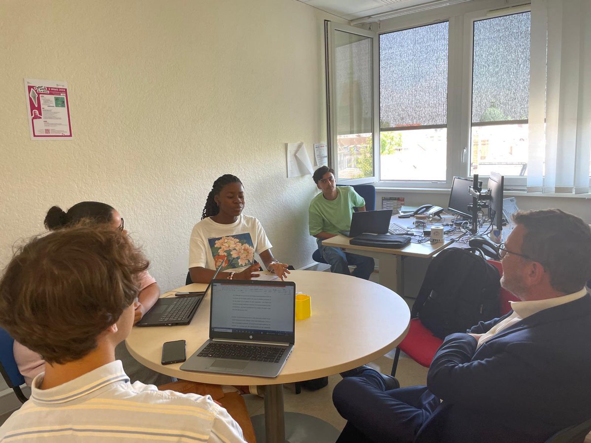 Pendant deux semaines, des lycéens de seconde découvrent les coulisses du rectorat dans le cadre de leur stage.
Chaque jour, une immersion dans un nouveau service, avec en point d’orgue des échanges privilégiés avec le recteur <a href="/OlivierKlein93/">Olivier Klein</a> sur les missions de l’académie.