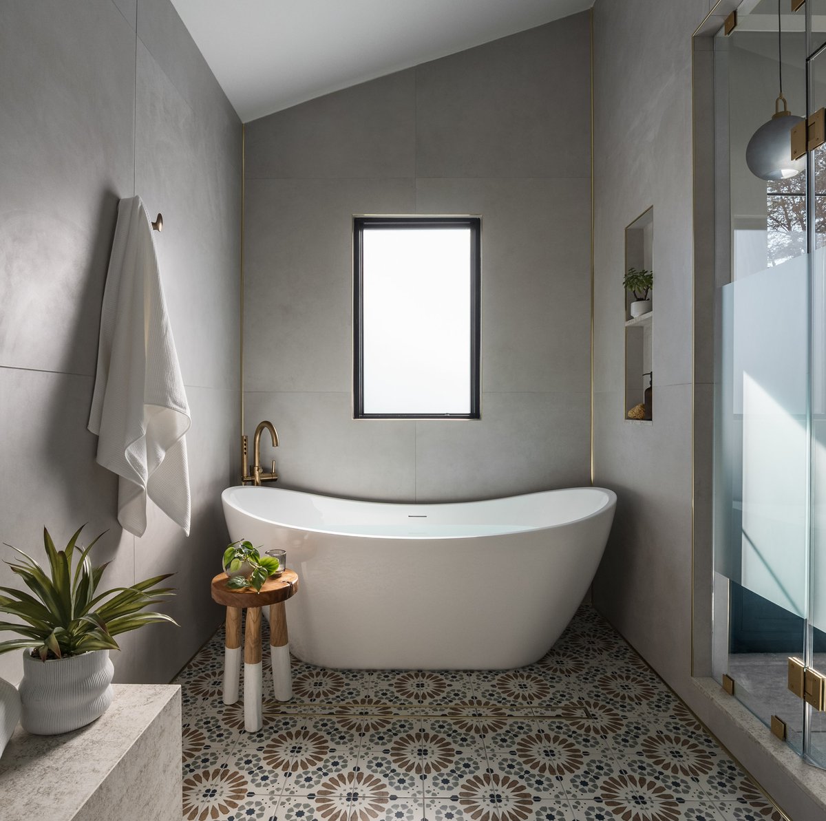 WeatherShield's tweet image. Natural light can completely transform your bathroom — and the right windows bring in the perfect balance of brightness, style, and privacy. Whether you're renovating or just dreaming, it's time to reimagine what your space can be. 

#Bathroom #NaturalLight #WindowDesign