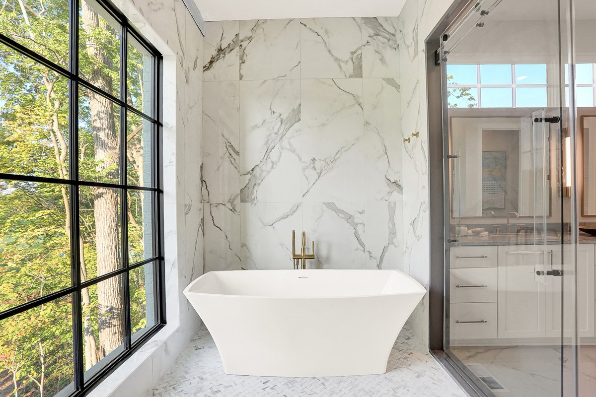WeatherShield's tweet image. Natural light can completely transform your bathroom — and the right windows bring in the perfect balance of brightness, style, and privacy. Whether you're renovating or just dreaming, it's time to reimagine what your space can be. 

#Bathroom #NaturalLight #WindowDesign