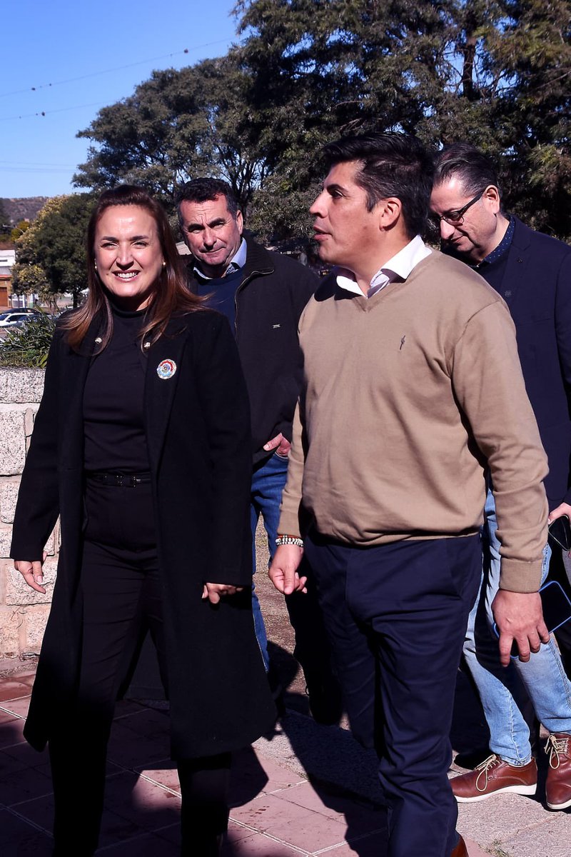 MarioRivarolaOK's tweet image. 🔌 Embalse y el sur de Calamuchita dan un paso histórico: se abrieron los sobres para una obra energética esperada hace más de 80 años.
Una inversión provincial de +$1.000 millones transformará el servicio eléctrico en la región.
#EmbalseNoPara