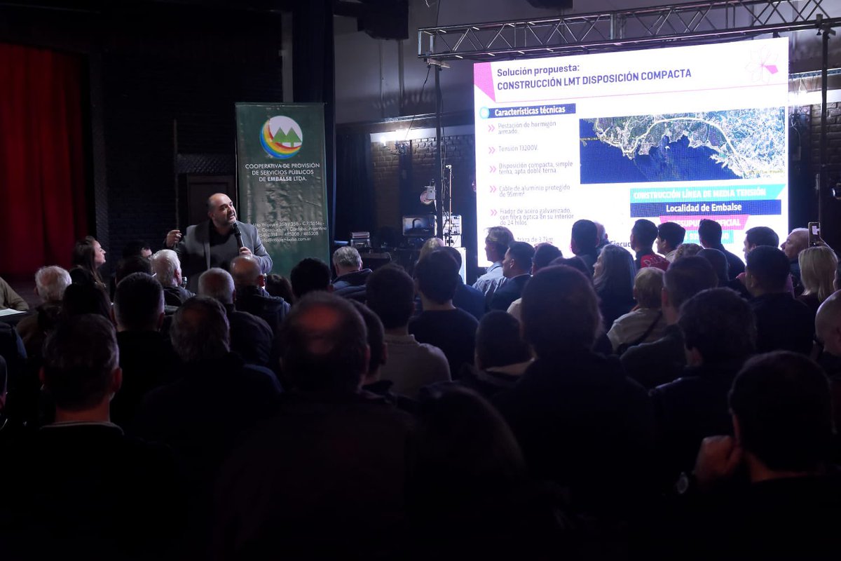 MarioRivarolaOK's tweet image. 🏗️ La obra incluye una línea troncal de 3,6 km y un nuevo centro de distribución con 7 circuitos independientes.

Fruto de gestiones conjuntas entre la Municipalidad y la Cooperativa de Servicios Públicos Embalse.

📍Ubicación: Illia y El Quebracho.