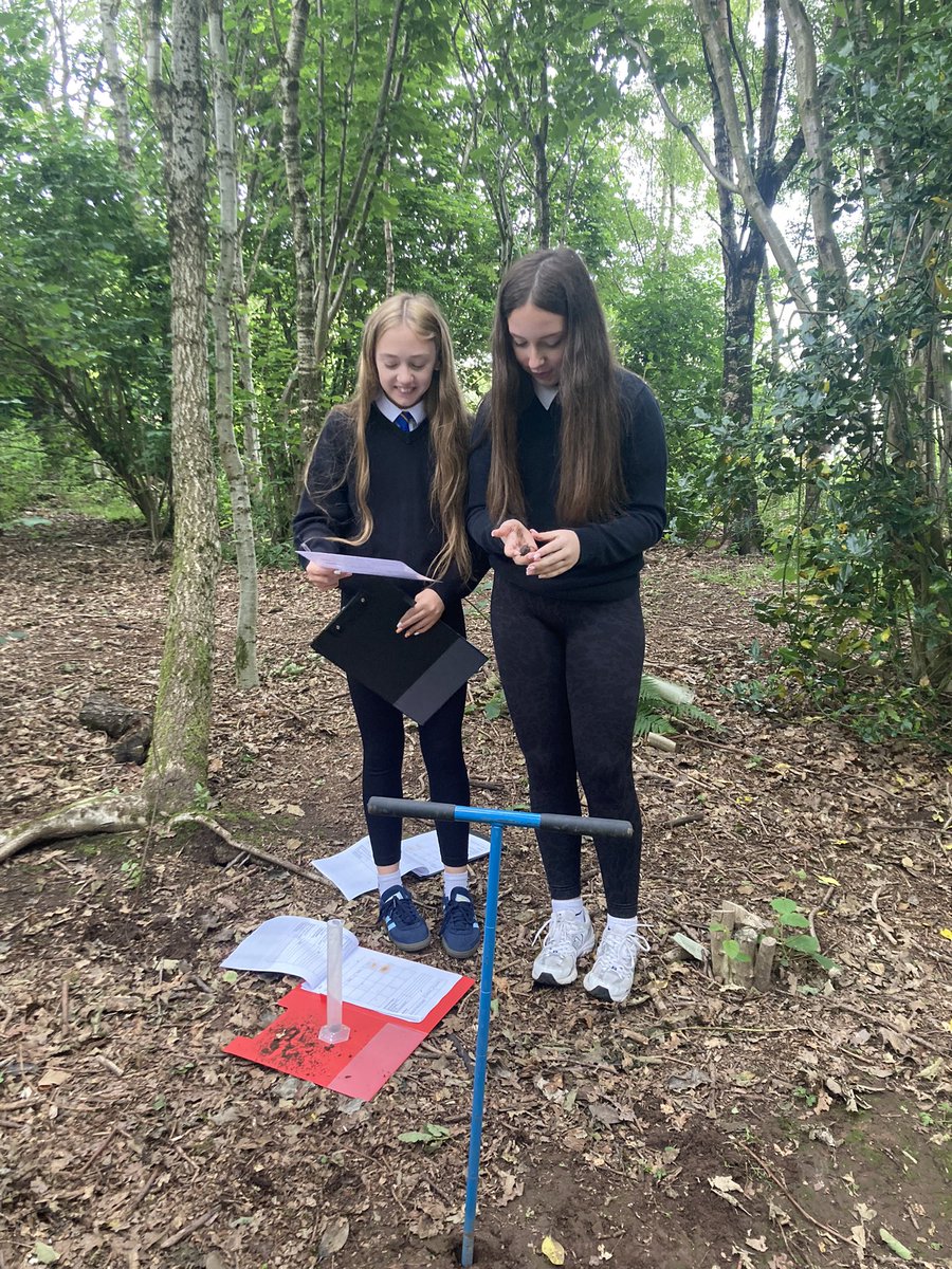 BHS_Social_RME_'s tweet image. Check out our wonderful S3s who are investigating soil types around the school to guide planting to increase biodiversity! 🌸🐝🍀
Thanks @GeoBus_StA for lending us the equipment 📋
#ProjectBasedLearning @TWF_Scotland
#Fieldwork #ProudToBeBrechin
@BrechinHigh1