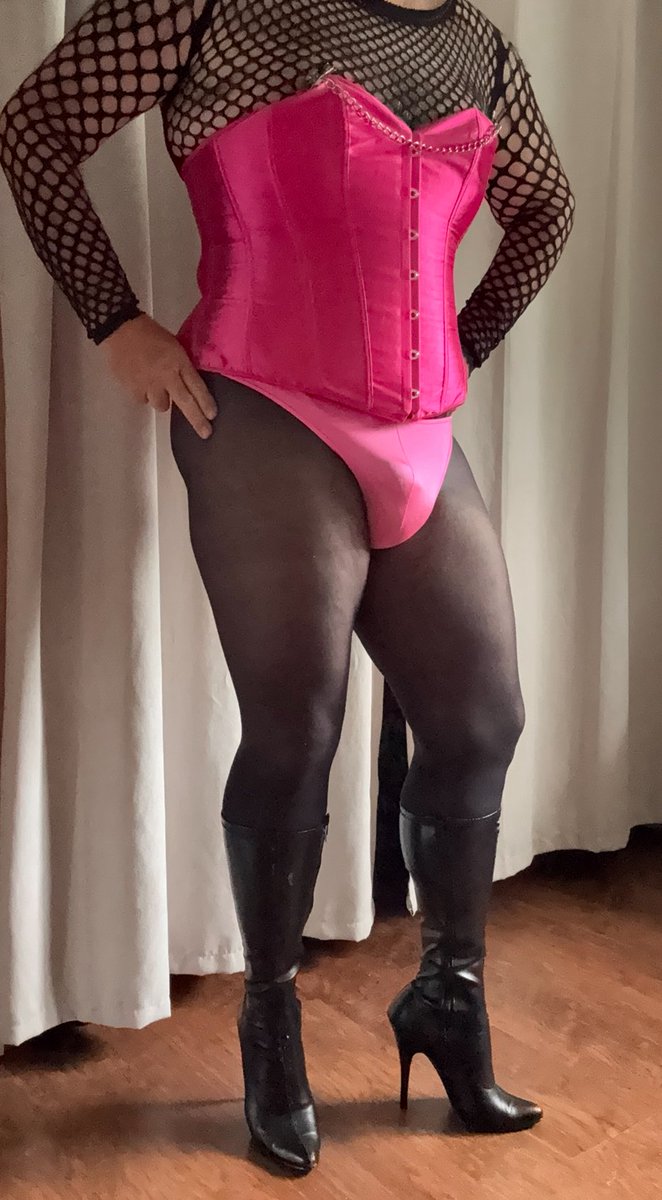 ThighbootMstr's tweet photo. Arrived home to this outfit laid out with a message from my wife ( mistress ) to get ready for dinner . #flr #cdhubby https://t.co/wcBZo6l76q