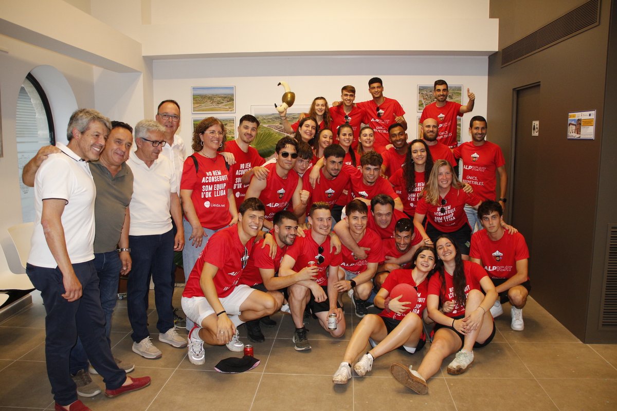 AjAlpicat's tweet image. 📸📸 Rua dels campions i campiones #Alpicat.
Teniu totes les fotos al nostre Facebook oficial.