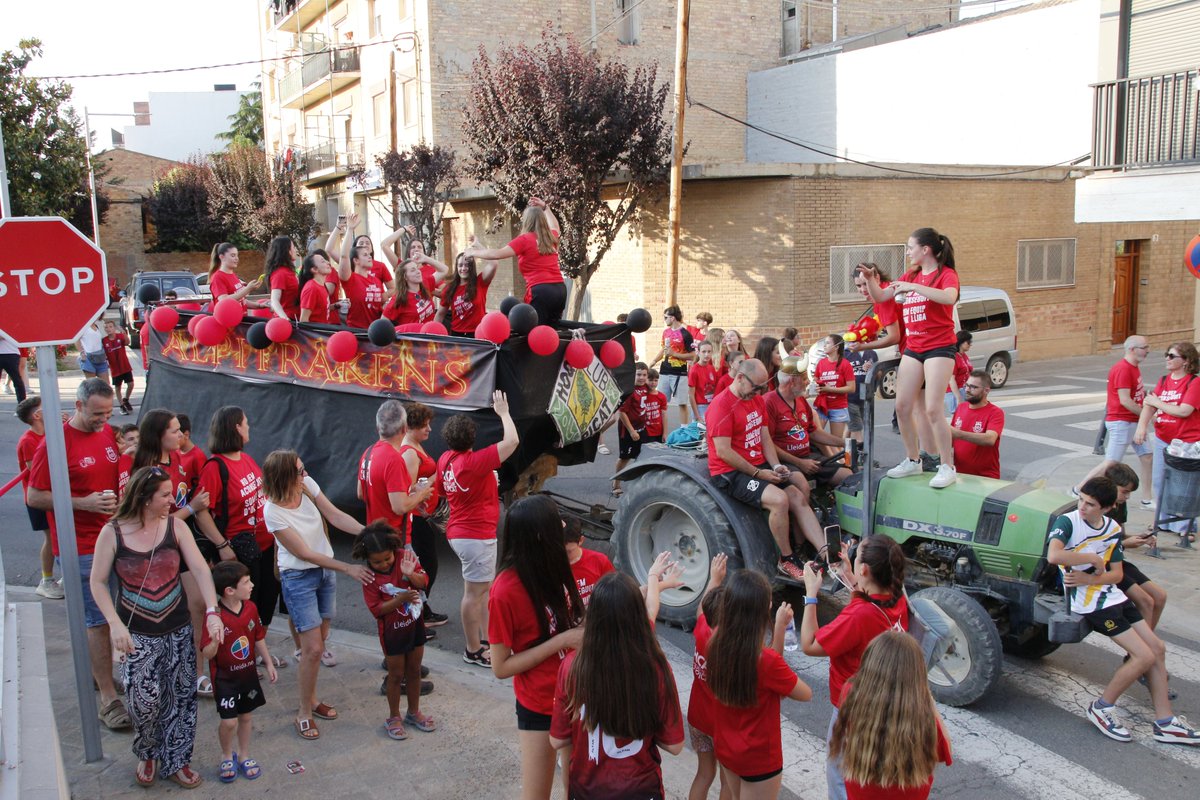 AjAlpicat's tweet image. 📸📸 Rua dels campions i campiones #Alpicat.
Teniu totes les fotos al nostre Facebook oficial.
