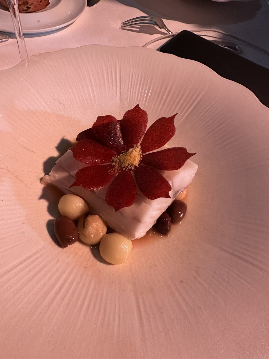 EOL (@eolreal) on Twitter photo 😍 Le plat !
Bar Dalhia et fruits de saison, accompagné de gnocchettis tomates Gino, billes de courgette, bouillon pointu monté au beurre.
Miam !
<a href="/Agora_Managers/">Agora Managers Groupe</a> #GalaSupplyChain 😍 Le plat !
Bar Dalhia et fruits de saison, accompagné de gnocchettis tomates Gino, billes de courgette, bouillon pointu monté au beurre.
Miam !
<a href="/Agora_Managers/">Agora Managers Groupe</a> #GalaSupplyChain