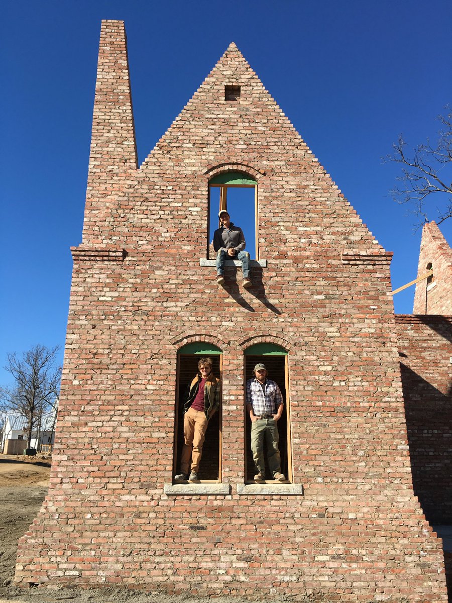 To be around bldgs that were clearly built by ppl who cared about the work they were doingーit doesn’t have to be elaborate, the work can even be somewhat common, but whatever the case, whether the work is good or bad, it rubs off on the folks who live there.