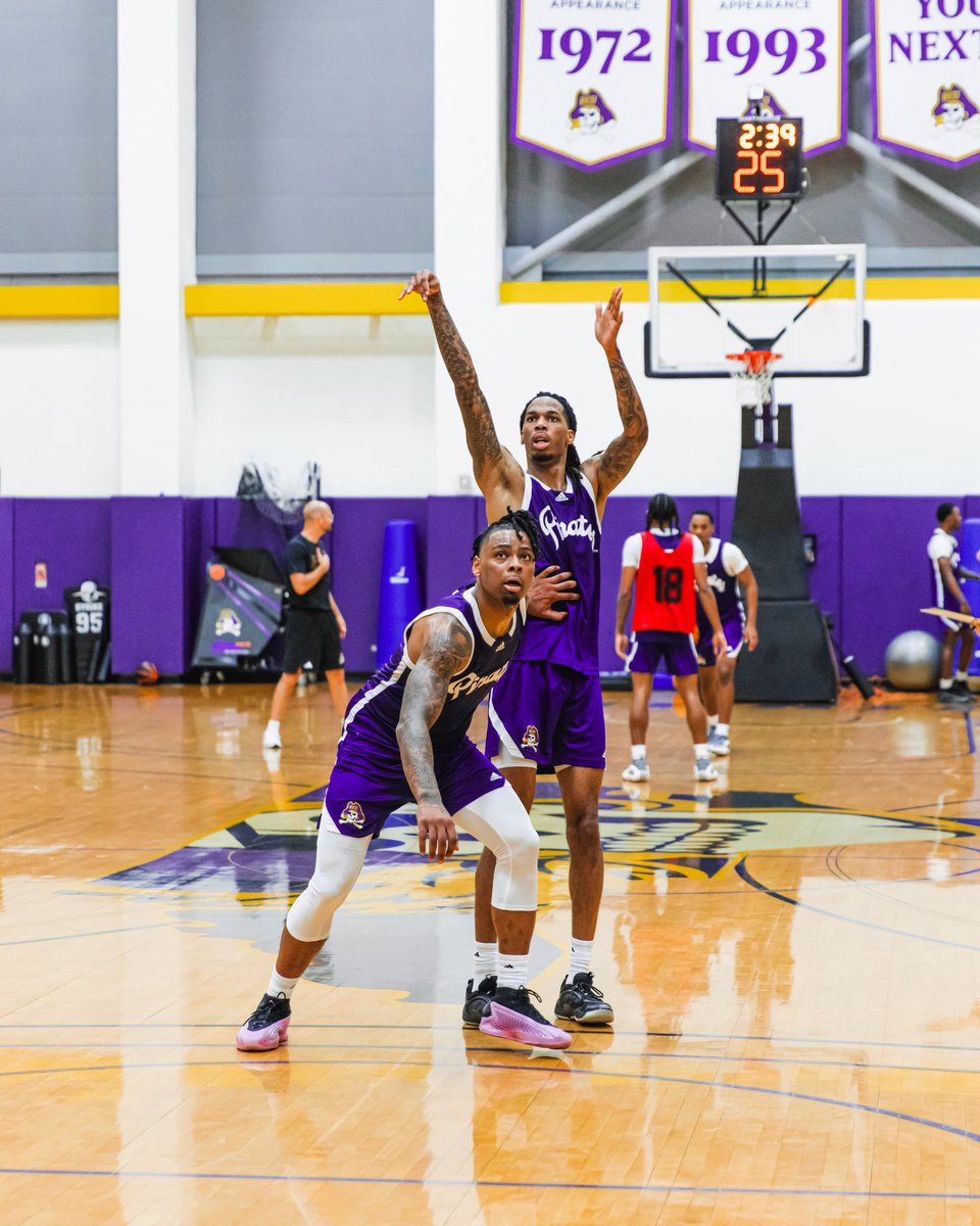 ecubasketball's tweet photo. First day back!🏴‍☠️🏀

#GoPirates https://t.co/YNOl9C2UqV