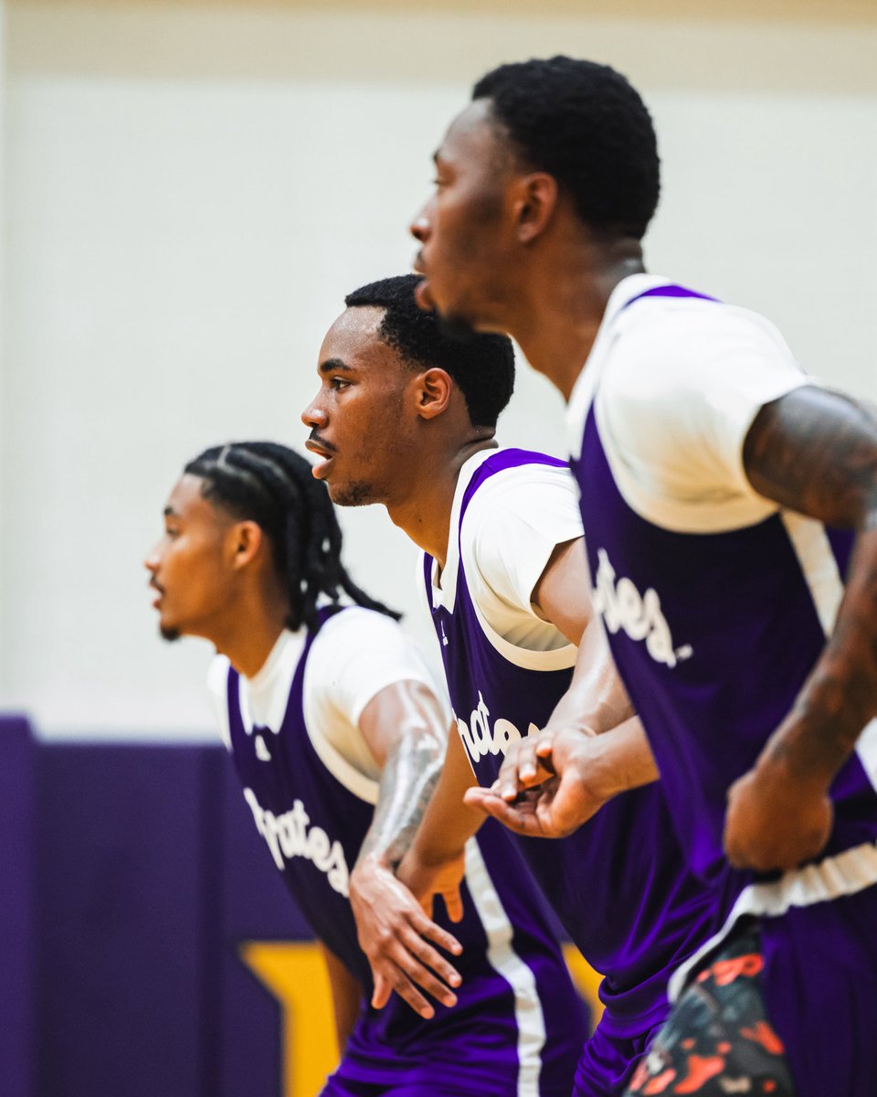 ecubasketball's tweet photo. First day back!🏴‍☠️🏀

#GoPirates https://t.co/YNOl9C2UqV